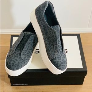 Brand new JSlides sneakers in gray leopard